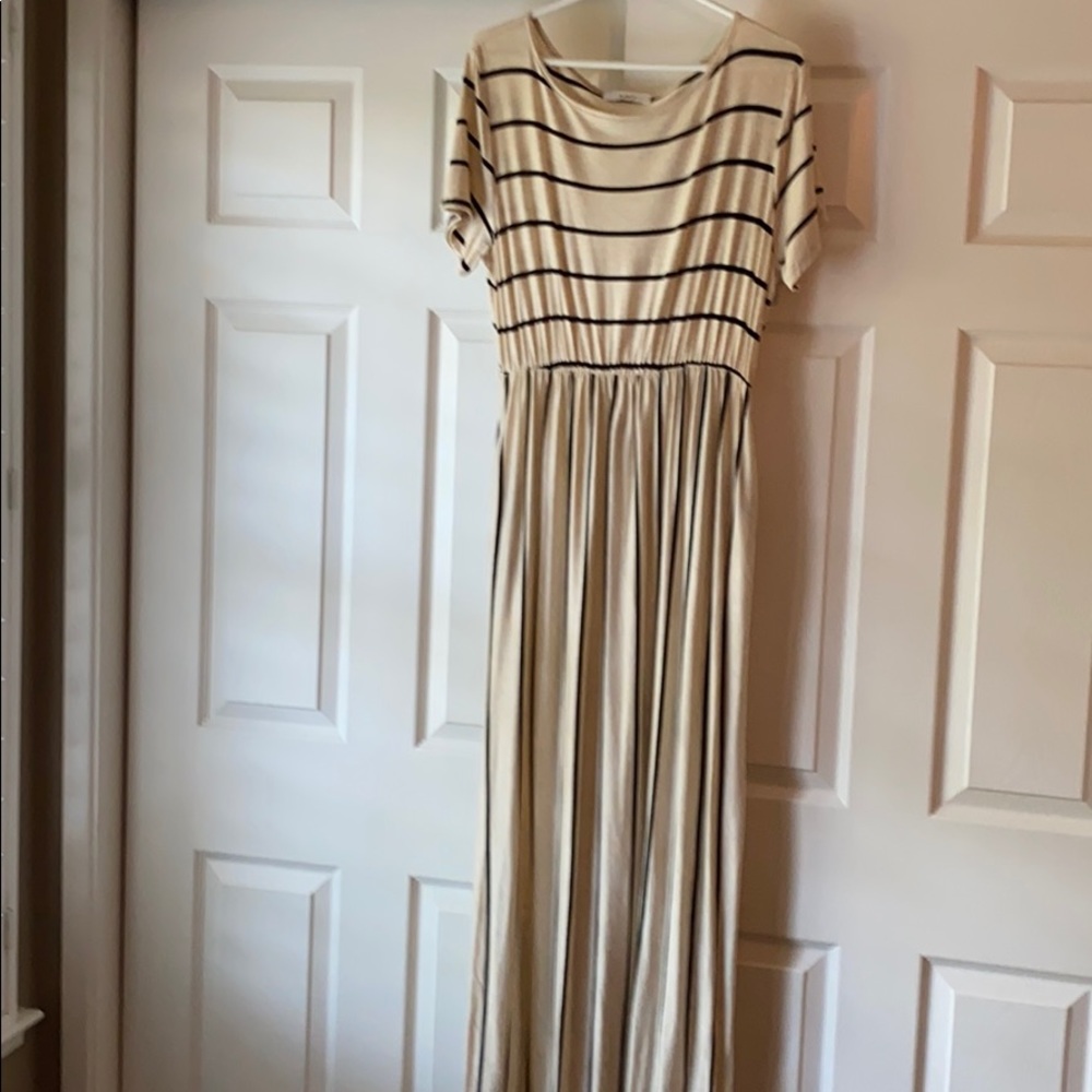 Plus size maxi dress tan black stripe